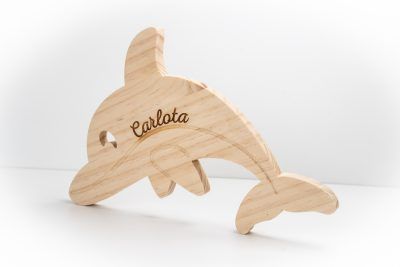 Delfín de madera